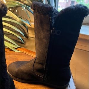 Cat & Jack Black Girls Size 5 Shearling Boots Faux Fur